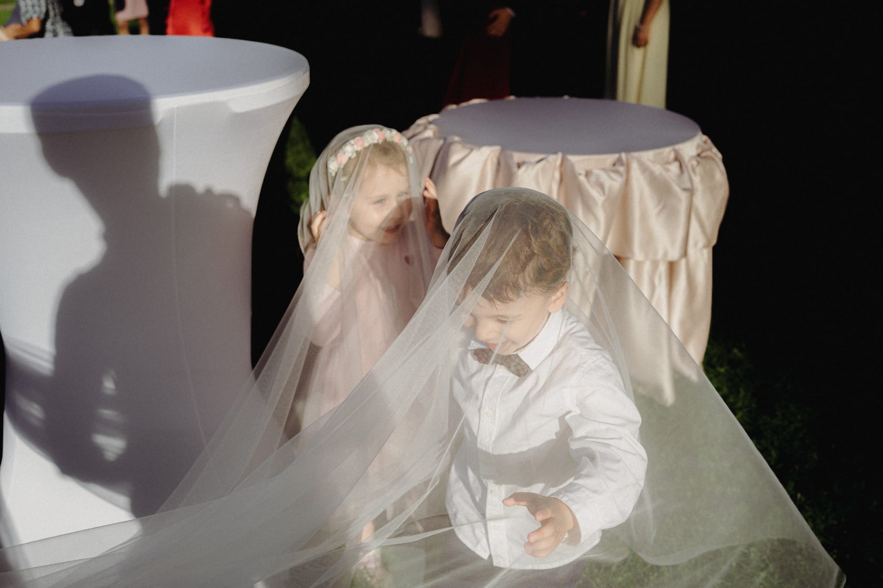 Dokumentárna fotografia zo svadobného dňa.
