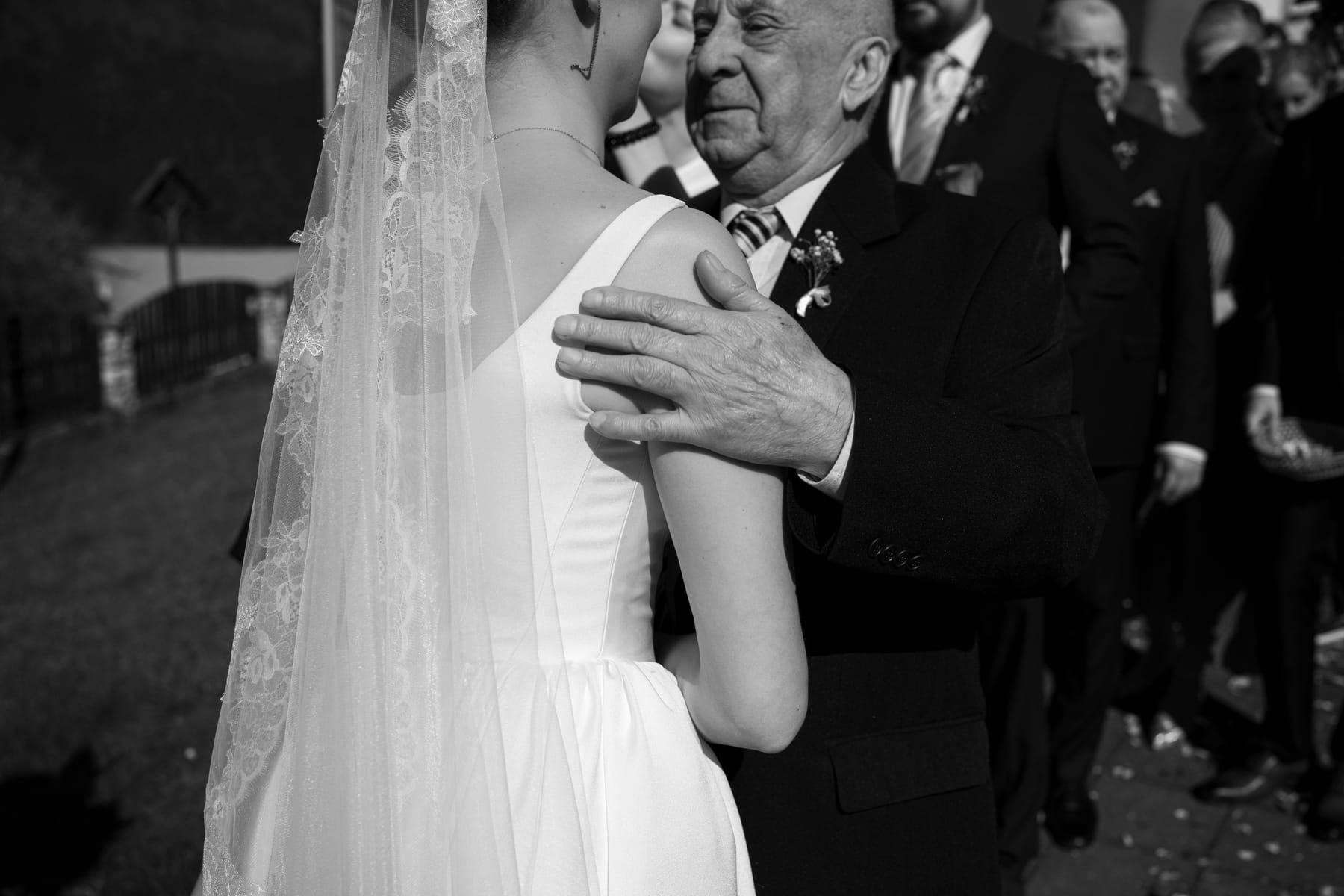 Dokumentárna fotografia zo svadobného dňa.