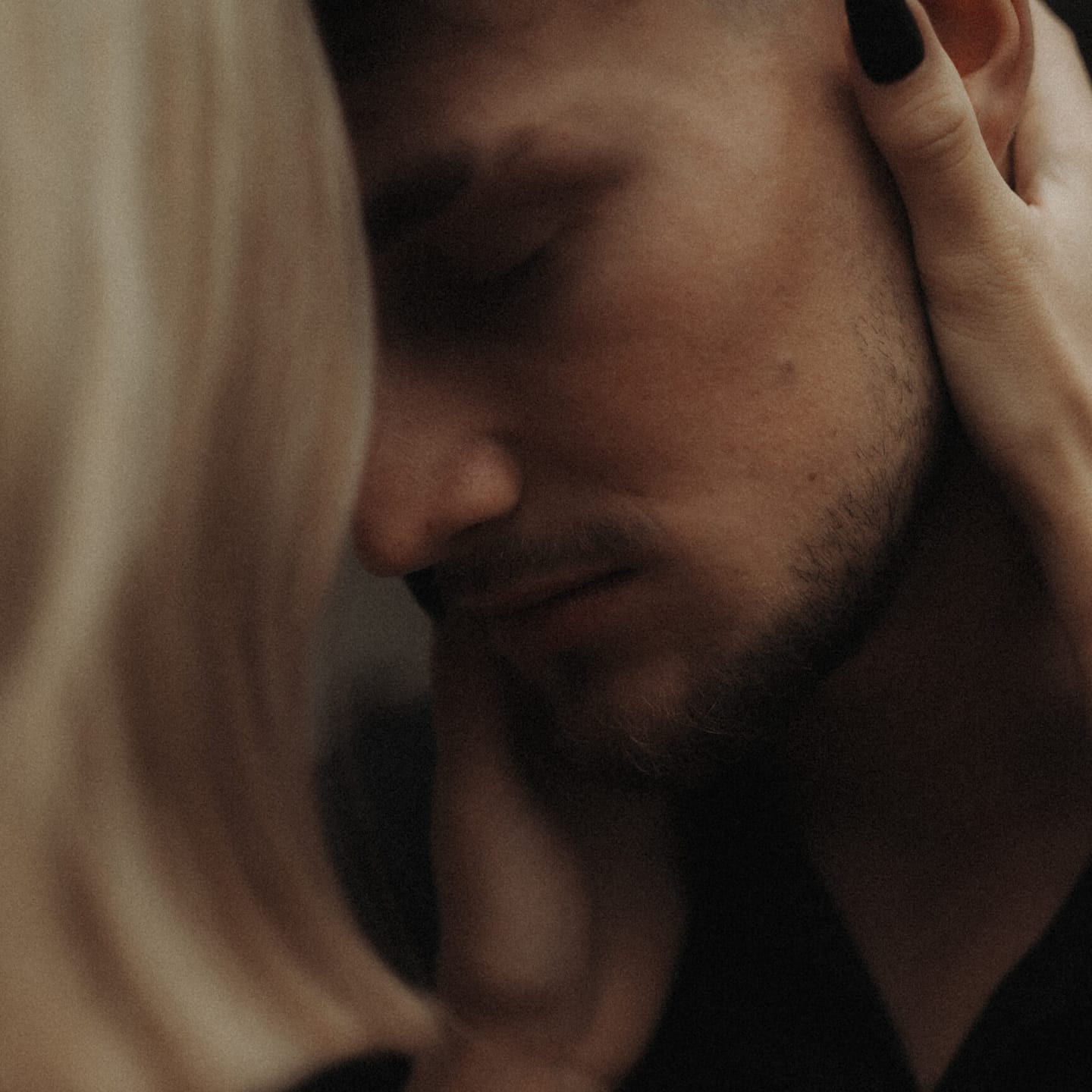 Blízky filmový portrét Lívie a Kristiána.